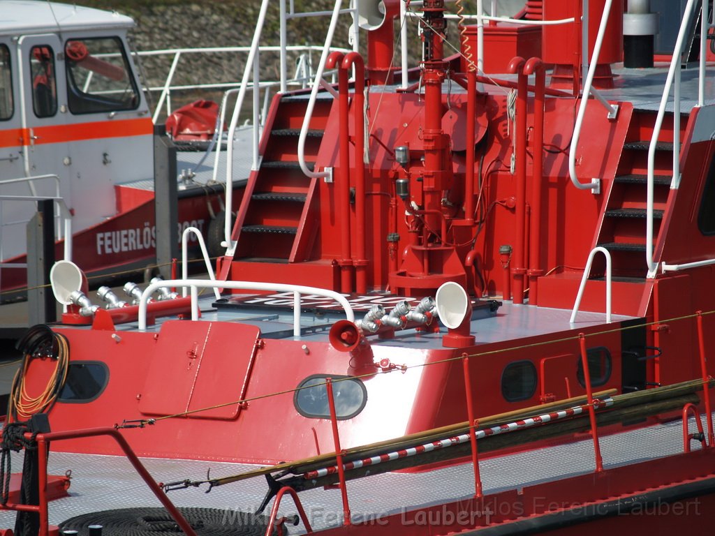 Feuerloeschboot 10-2      P171.JPG